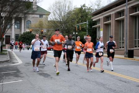 group-running-ing-georgia-marathon-seriousrunning