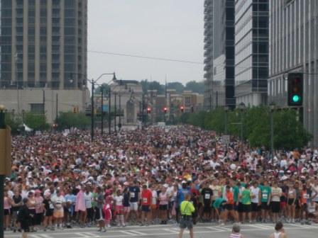 large-running-race-start-line