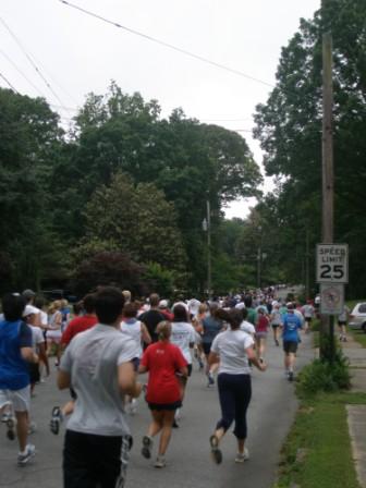 runners-in-race-from-behind